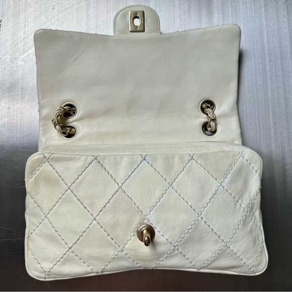 Chanel Lambskin Quilted Flower Patch Single Flap in Cream - Picture 2 of 10
